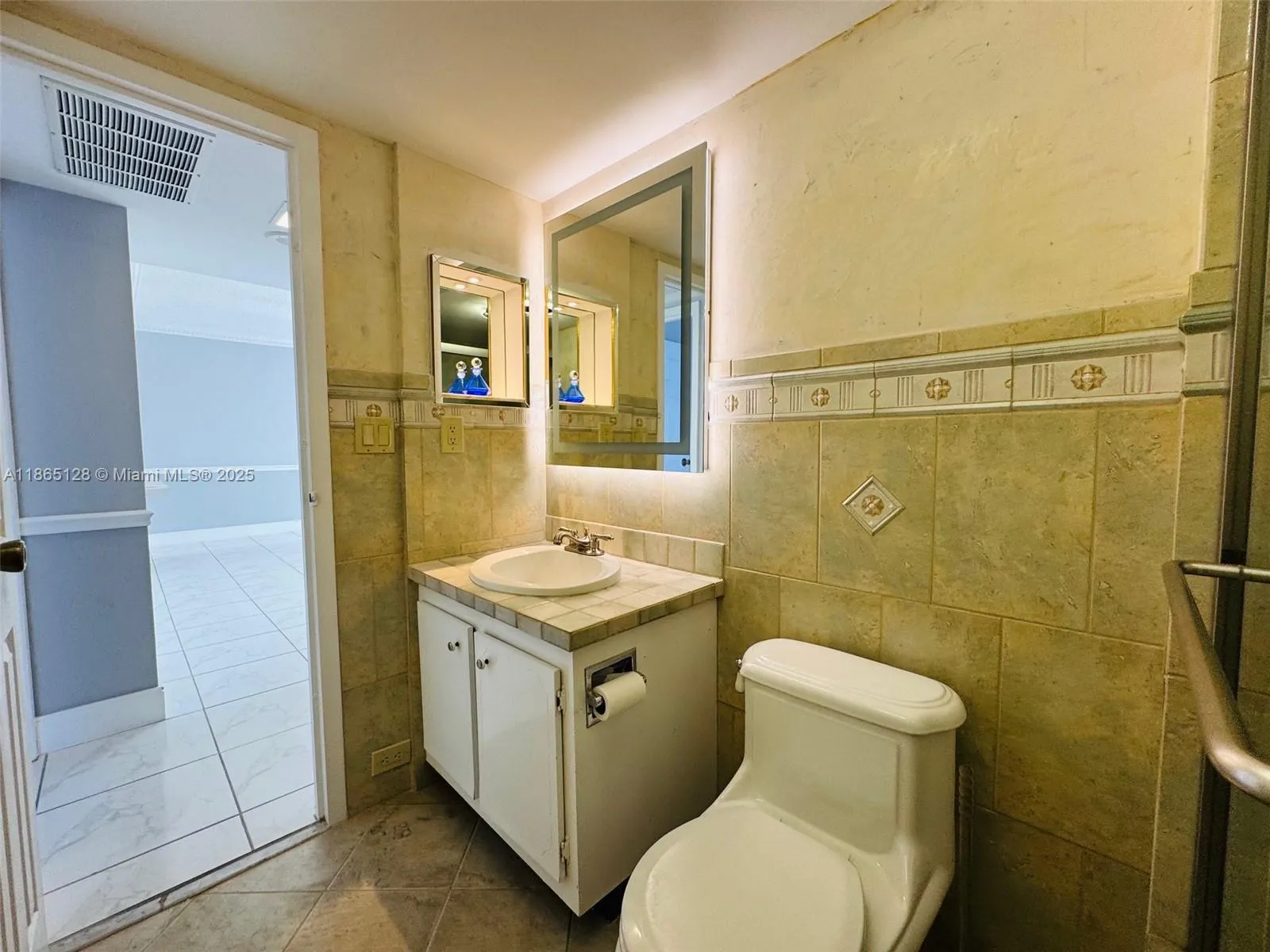 3625 N Country Club Dr, #2009