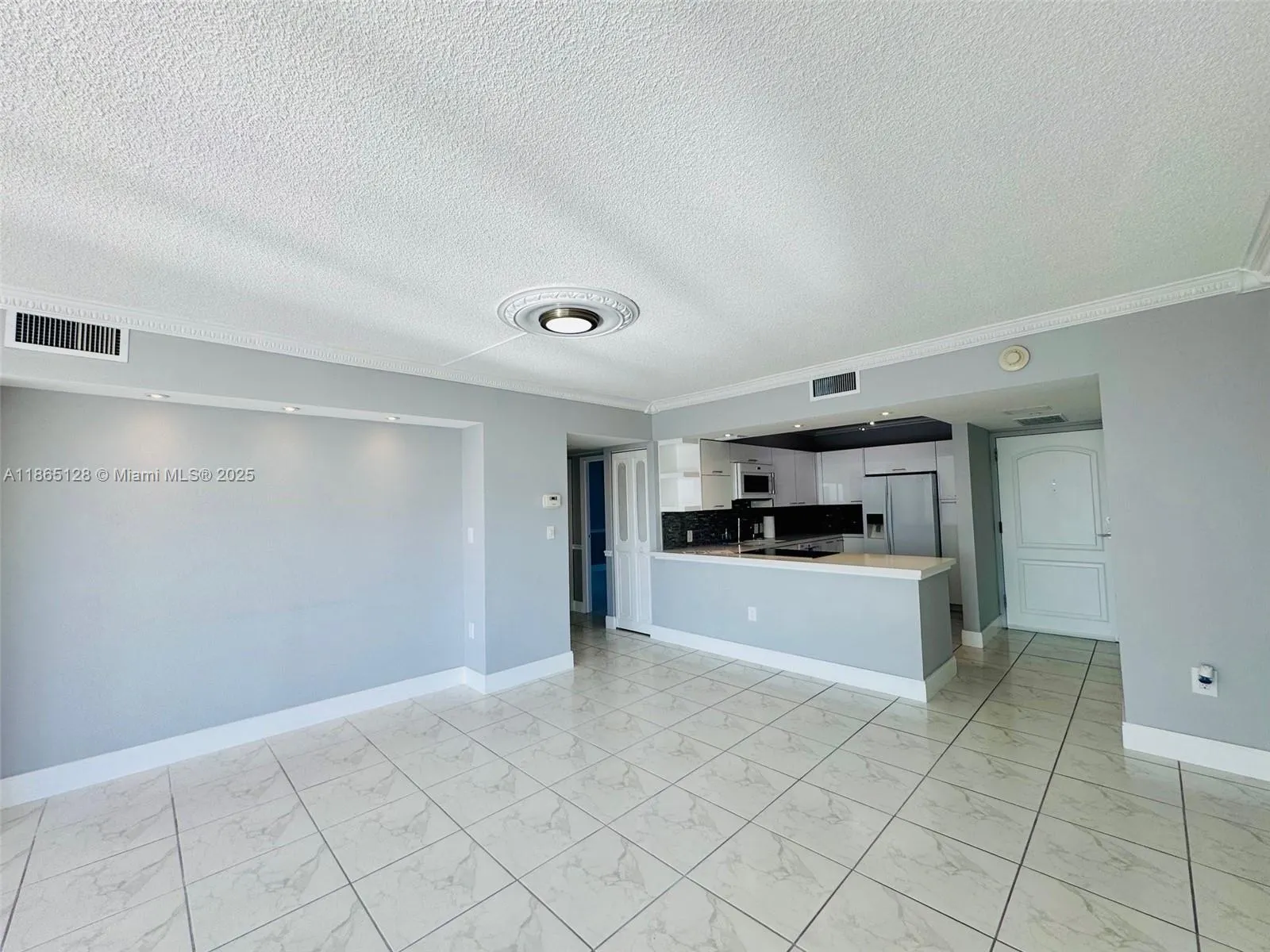 3625 N Country Club Dr, #2009