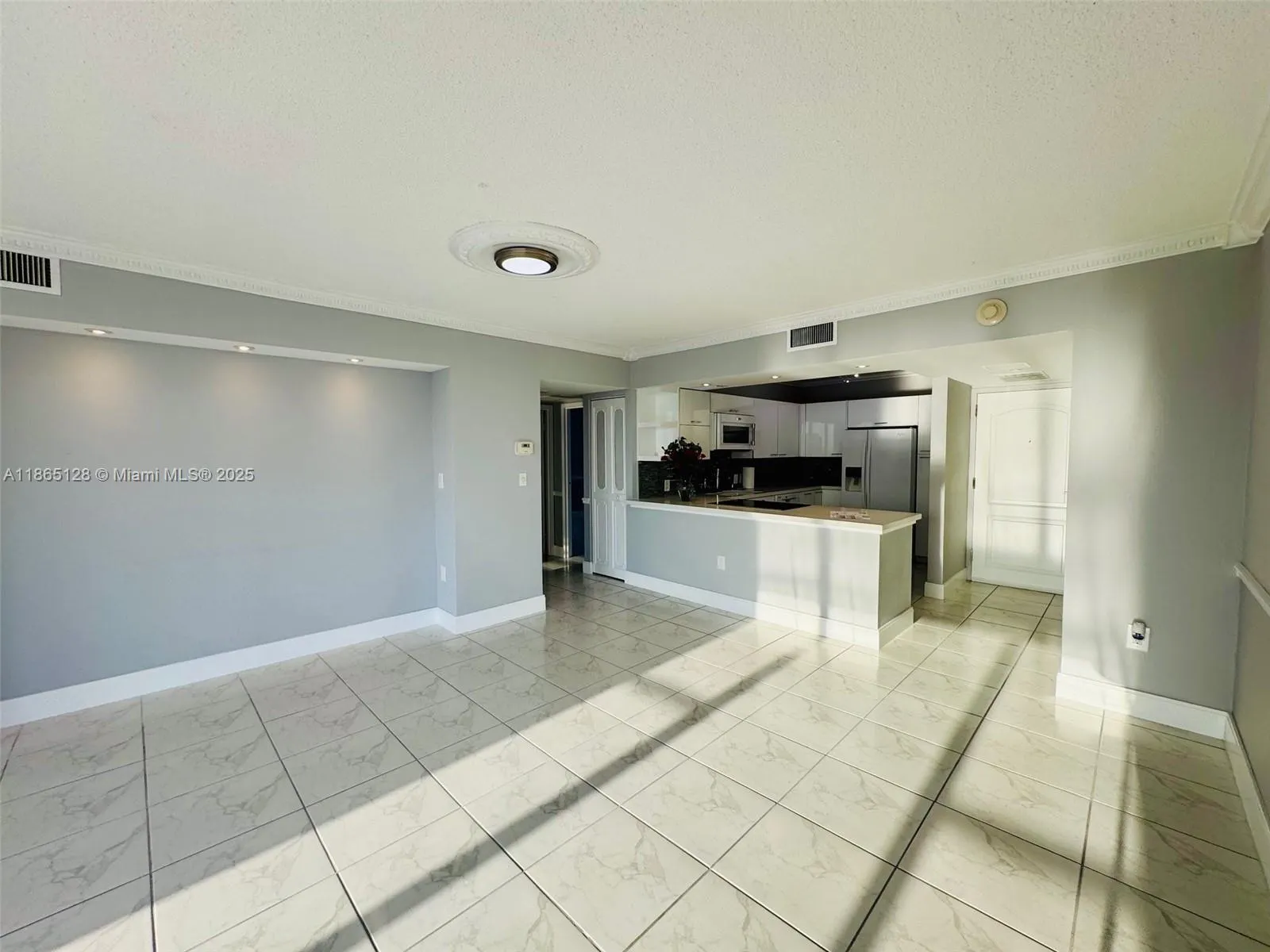 3625 N Country Club Dr, #2009