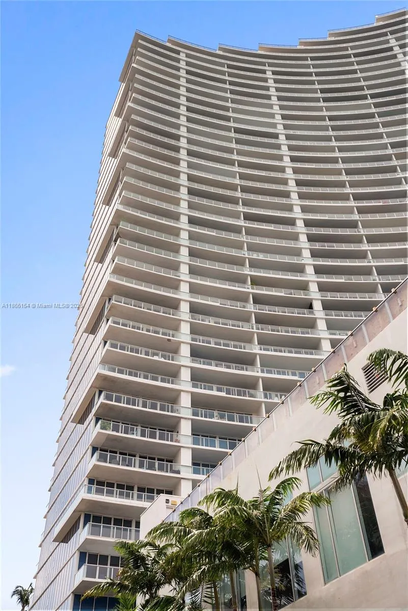 2020 N Bayshore Dr, #1006