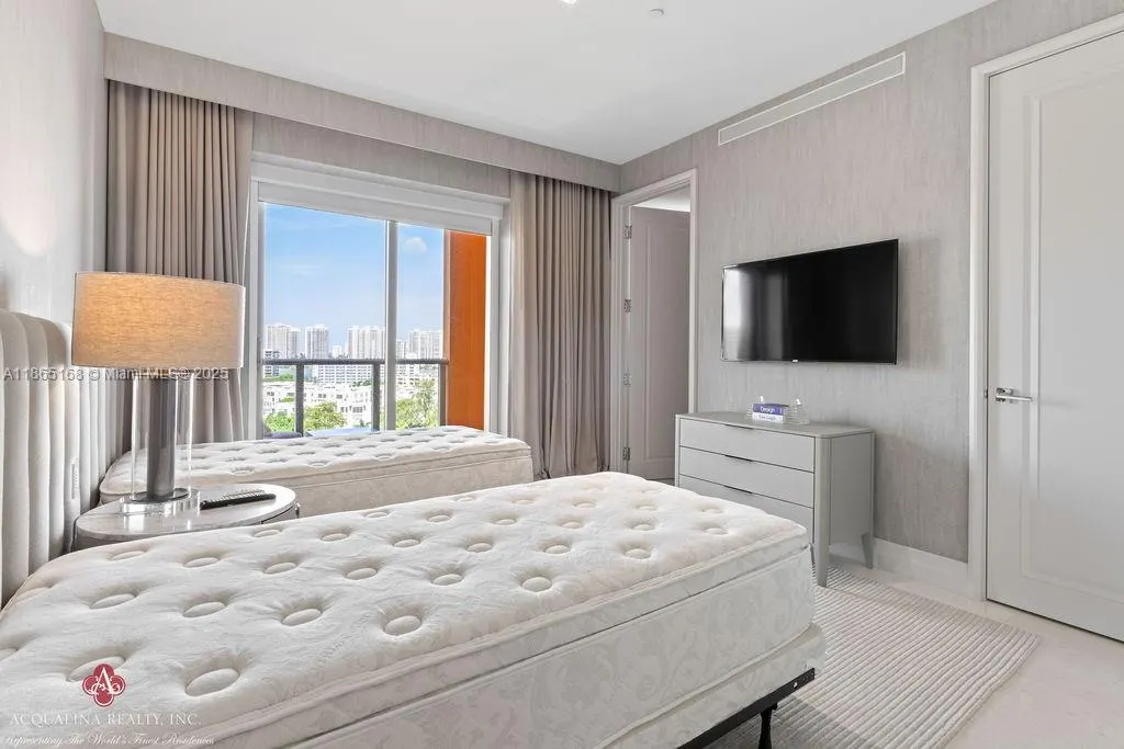 17749 Collins Ave, #902