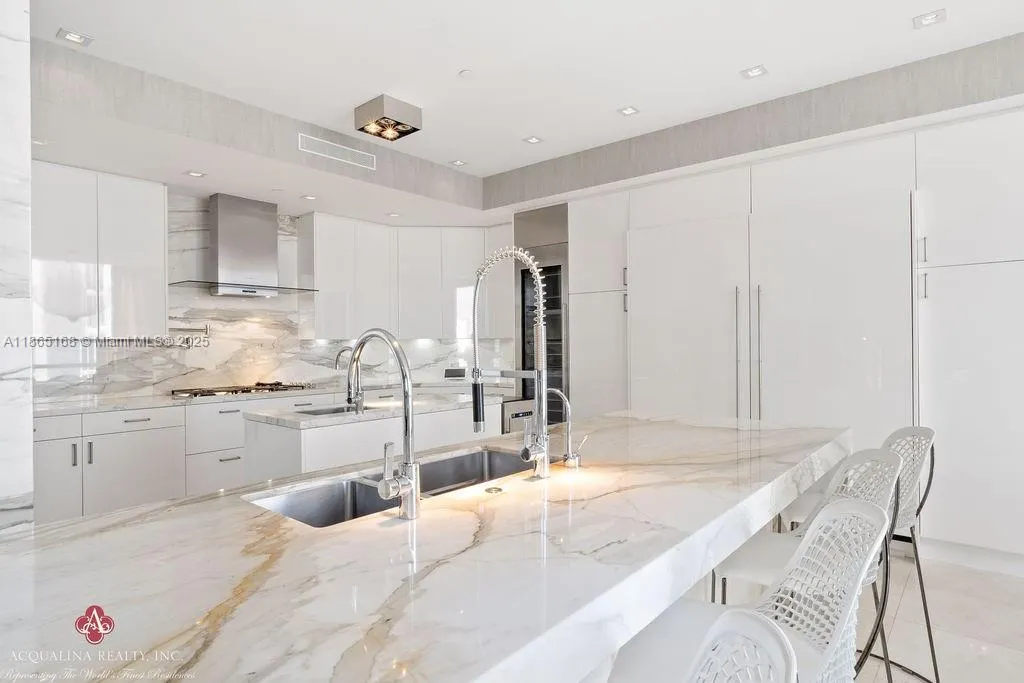 17749 Collins Ave, #902