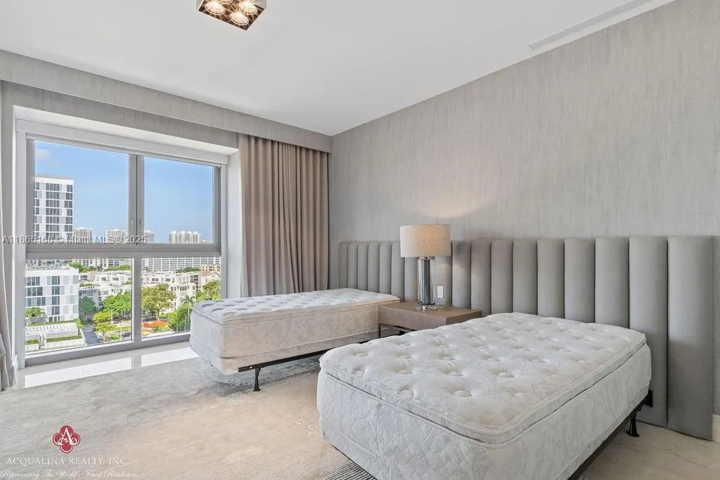 17749 Collins Ave, #902