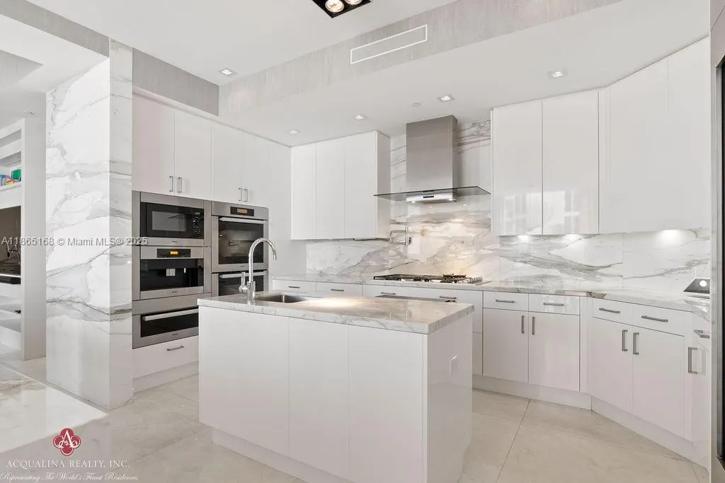 17749 Collins Ave, #902