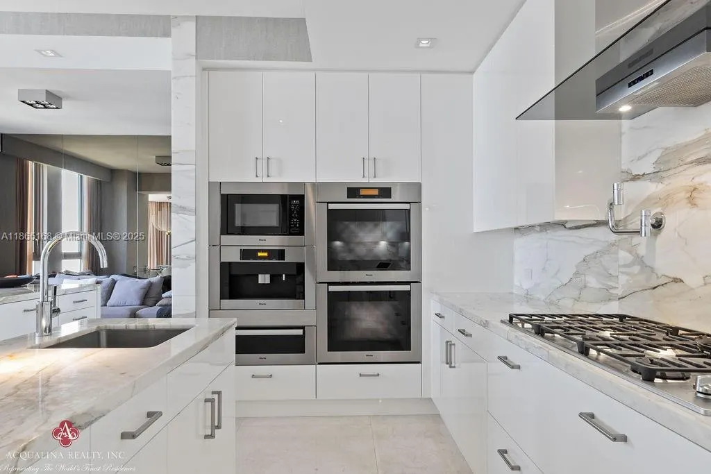 17749 Collins Ave, #902