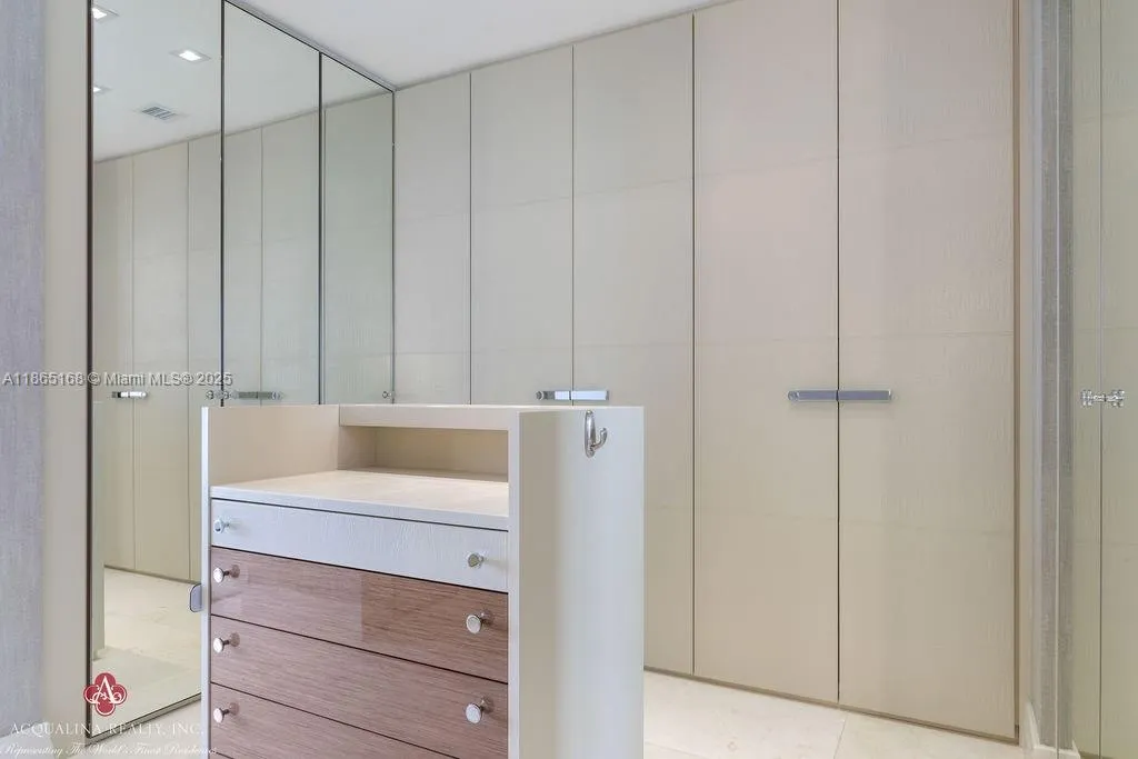 17749 Collins Ave, #902