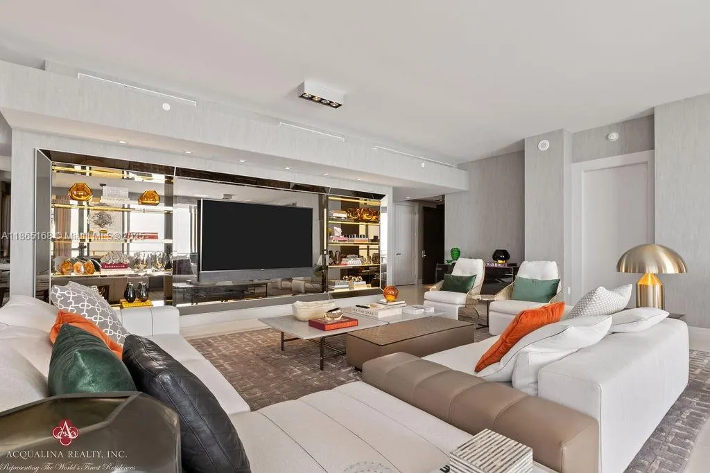 17749 Collins Ave, #902