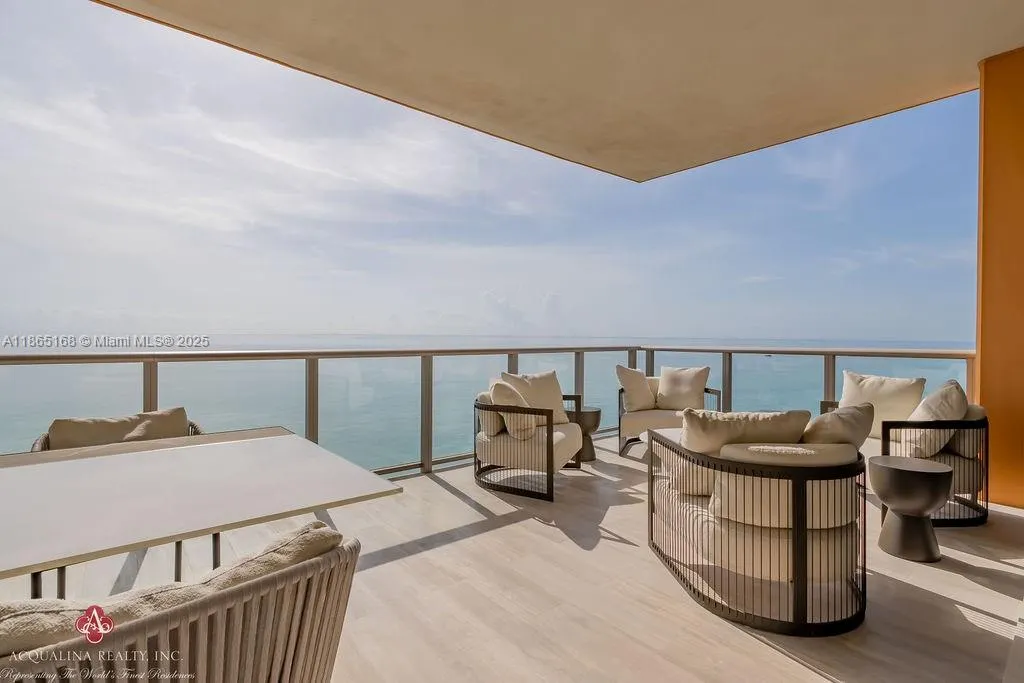17749 Collins Ave, #902