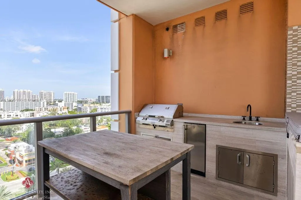 17749 Collins Ave, #902