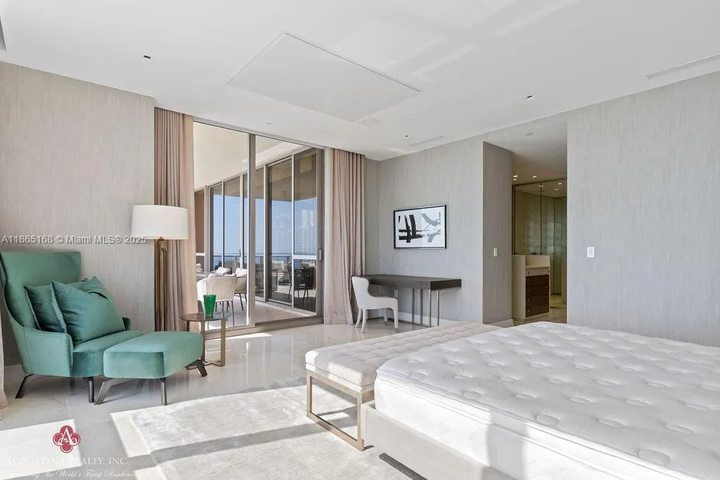 17749 Collins Ave, #902