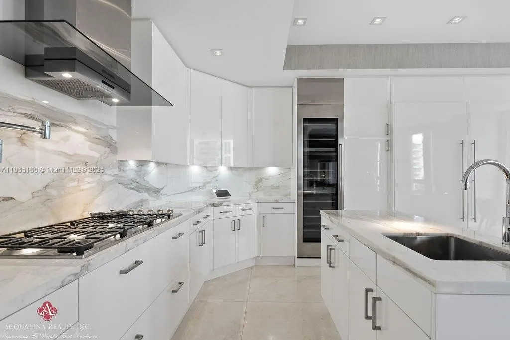 17749 Collins Ave, #902