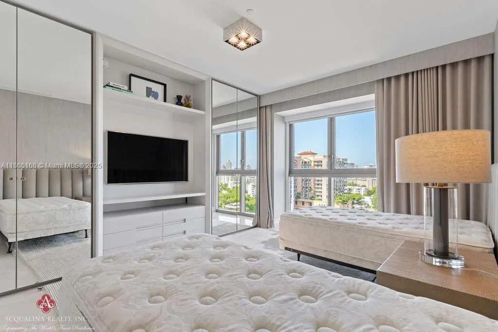 17749 Collins Ave, #902