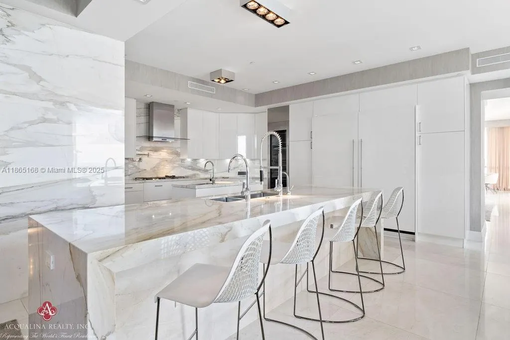 17749 Collins Ave, #902
