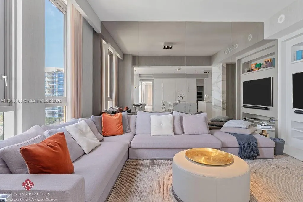 17749 Collins Ave, #902