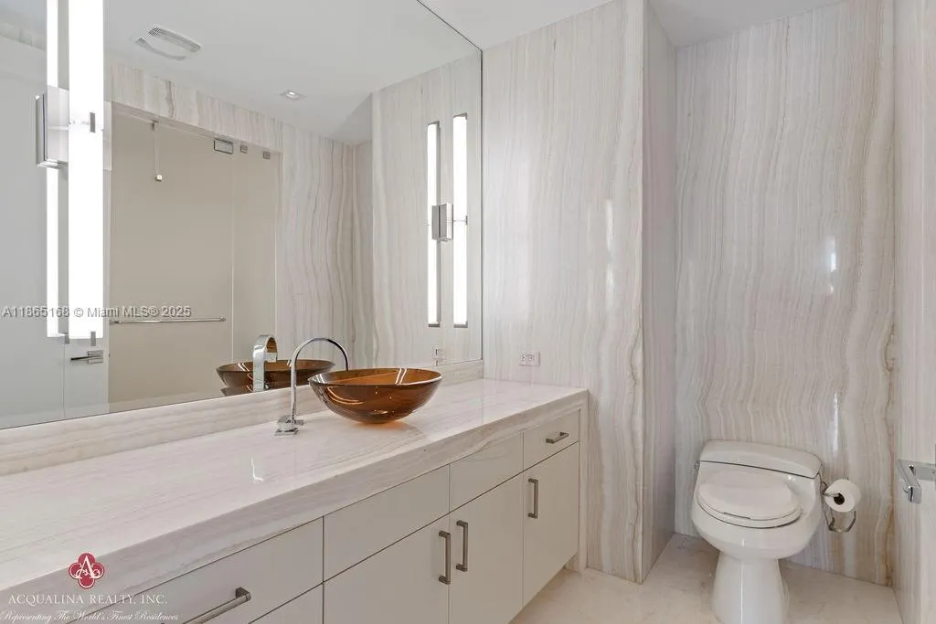 17749 Collins Ave, #902