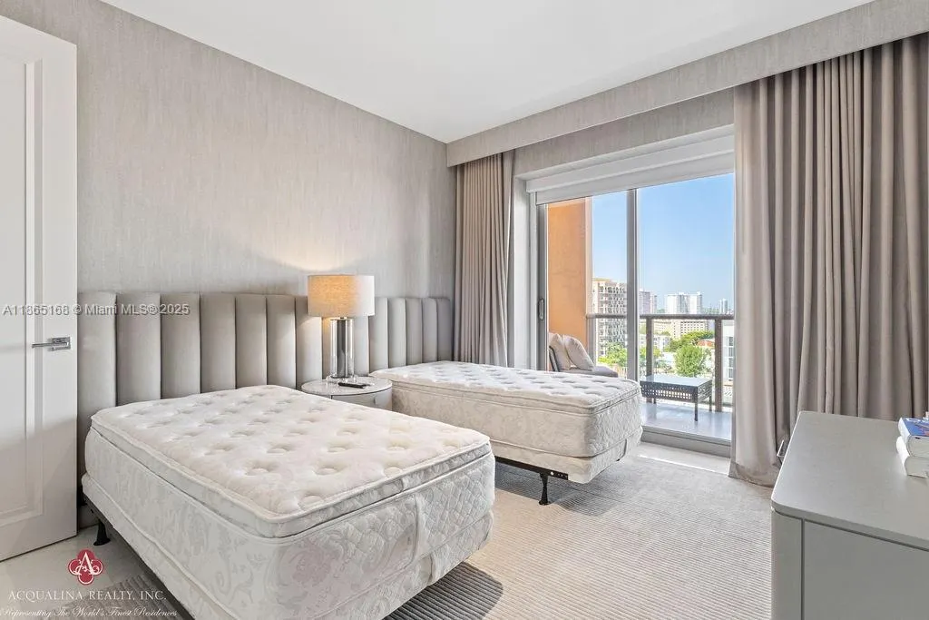 17749 Collins Ave, #902