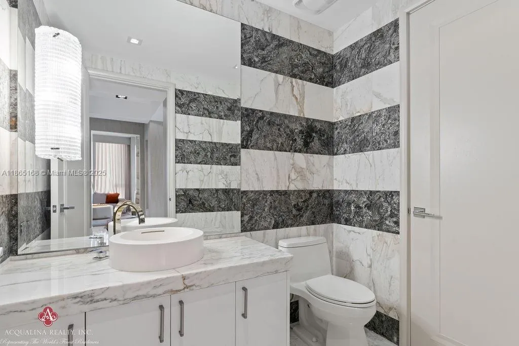 17749 Collins Ave, #902