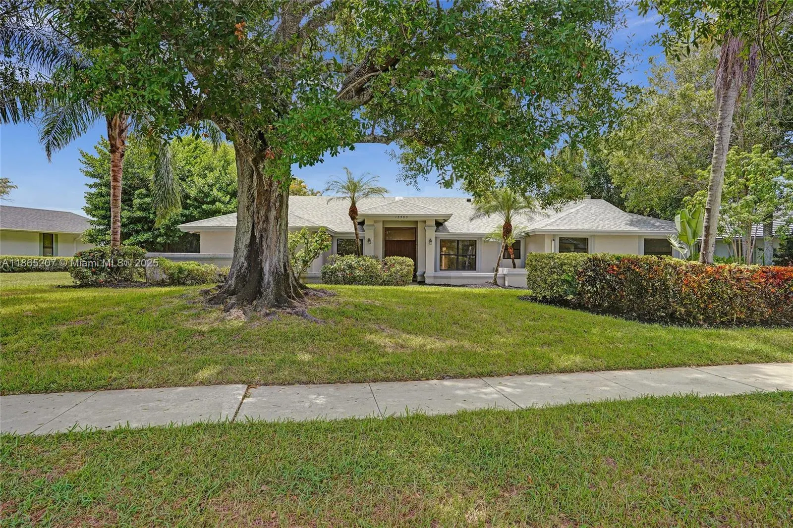 15365 Meadow Wood Dr