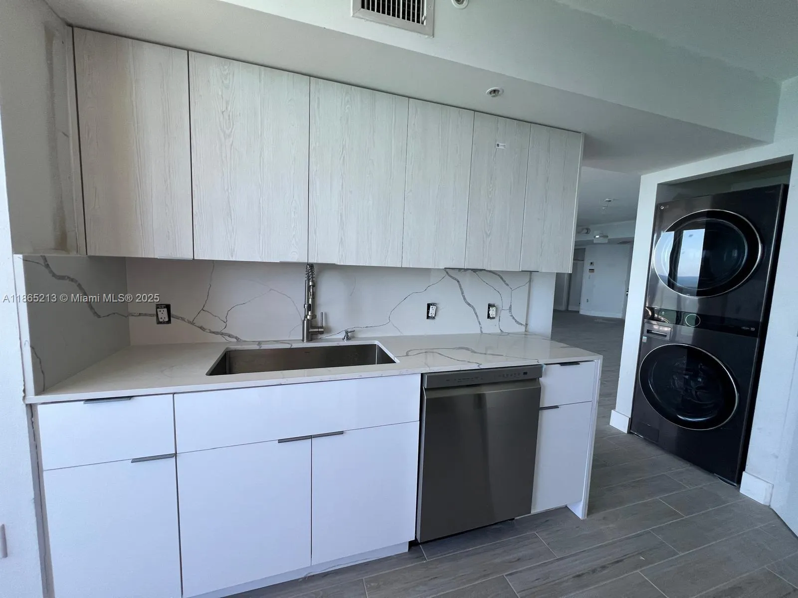 6301 Collins Ave, #3002