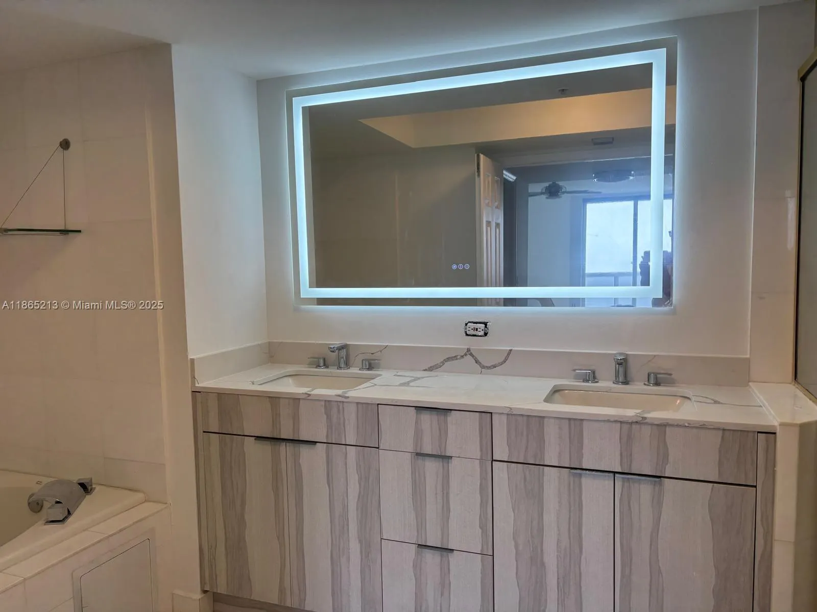 6301 Collins Ave, #3002