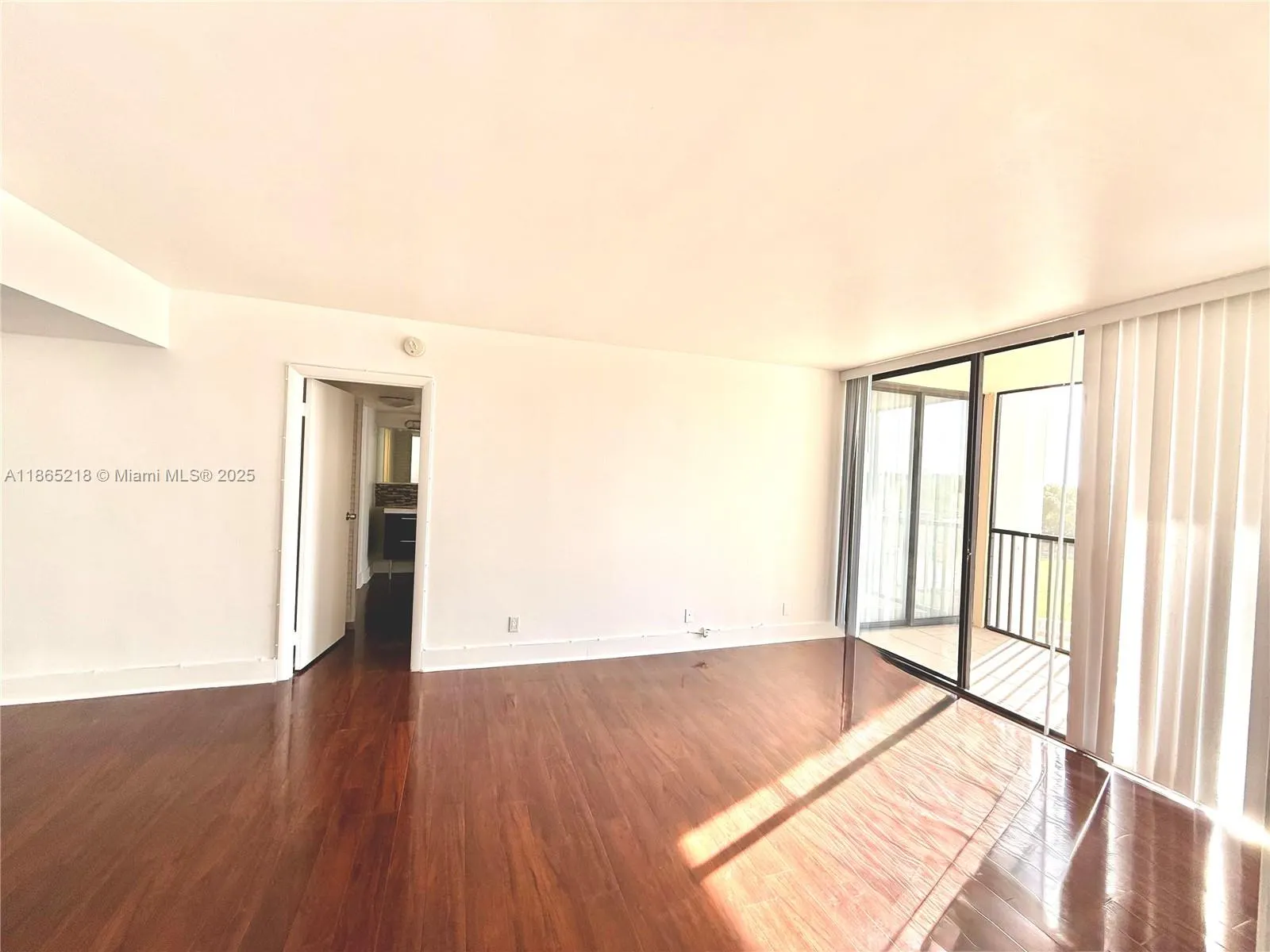 20335 W Country Club Dr, #502