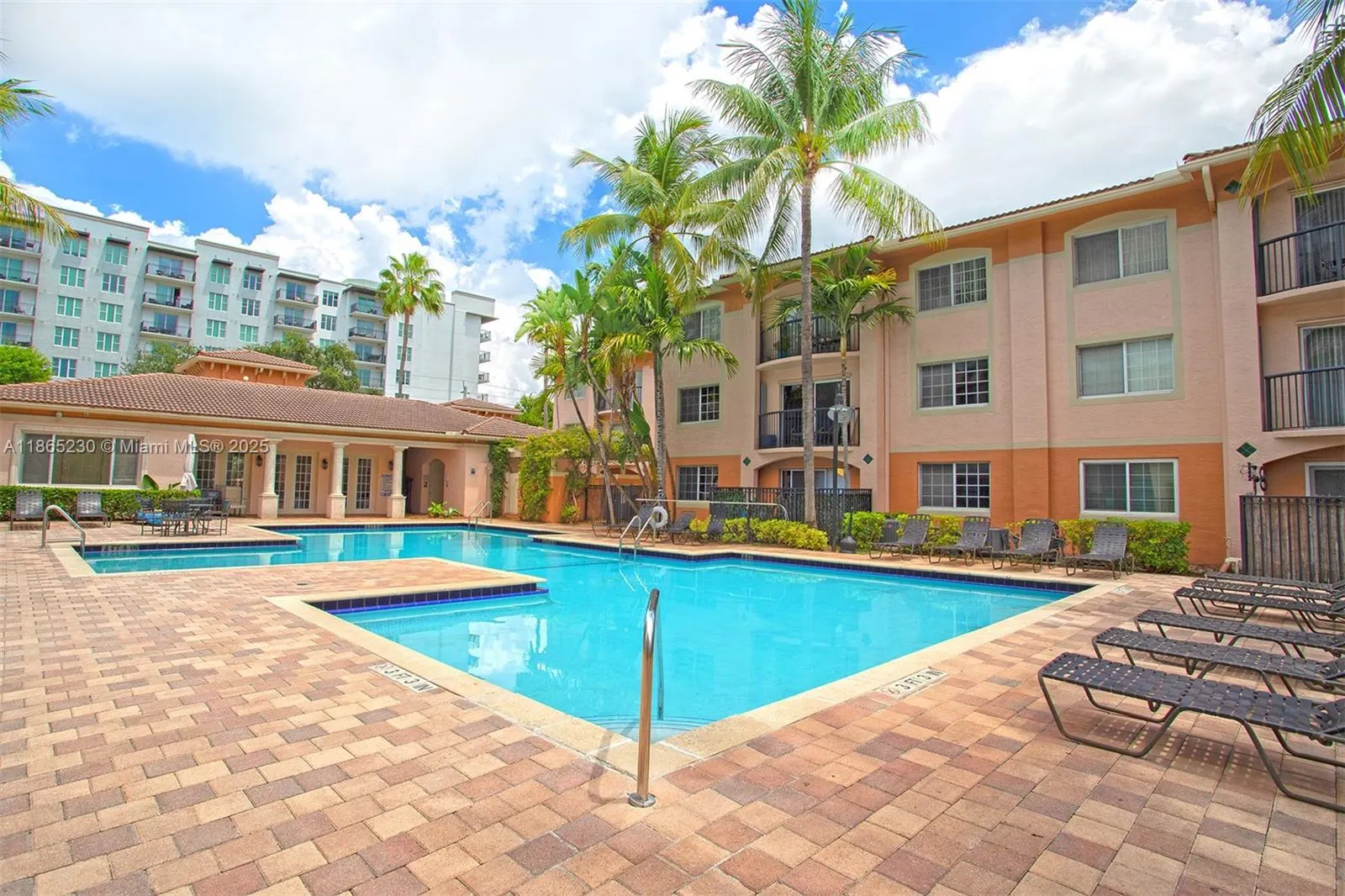 2009 SE 10th Ave, #322