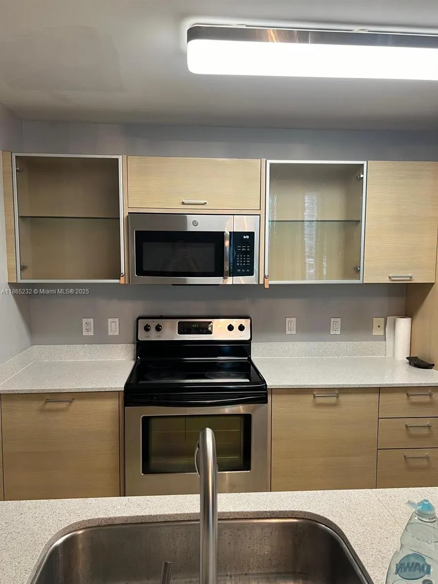 350 NE 24th St, #802