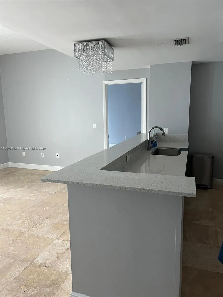 350 NE 24th St, #802