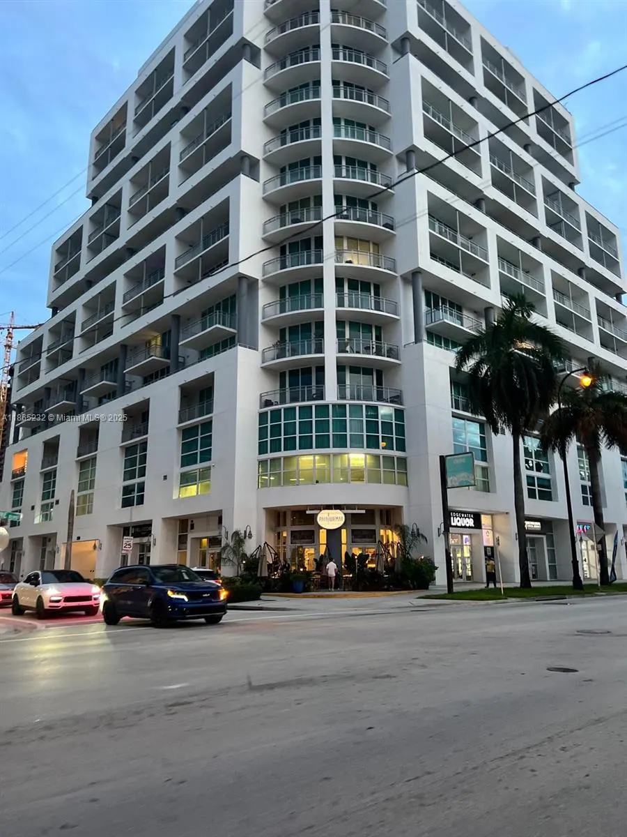350 NE 24th St, #802