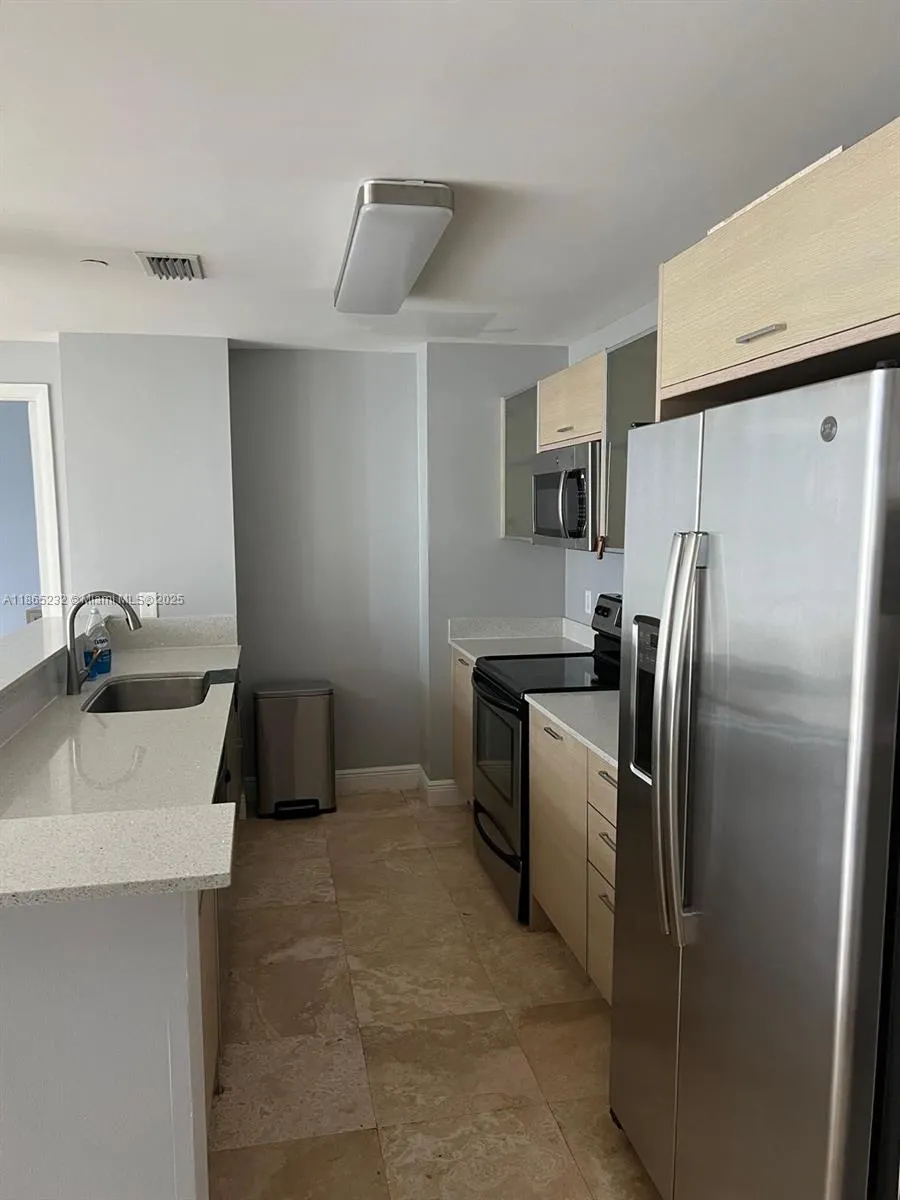 350 NE 24th St, #802