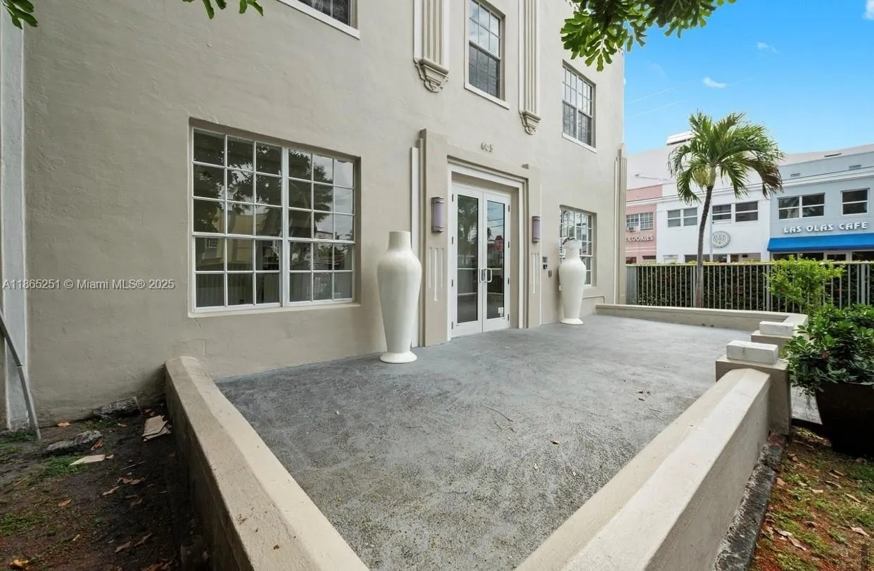 605 Euclid Ave, #204