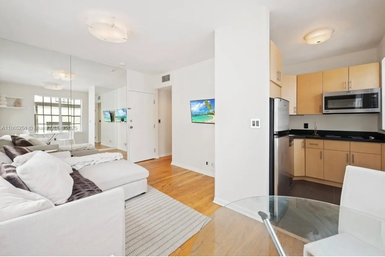 605 Euclid Ave, #204