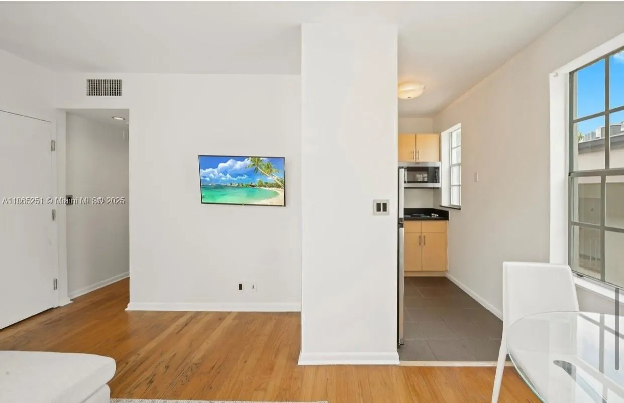 605 Euclid Ave, #204