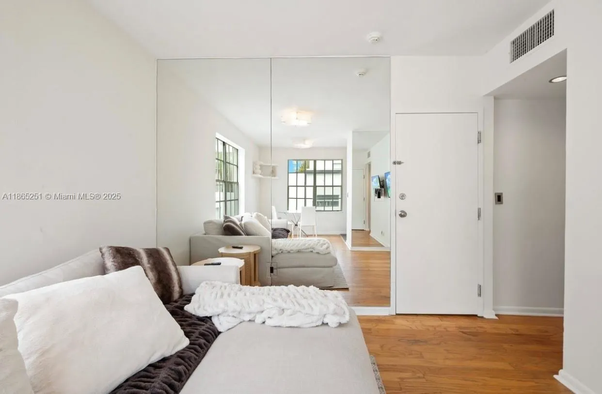 605 Euclid Ave, #204