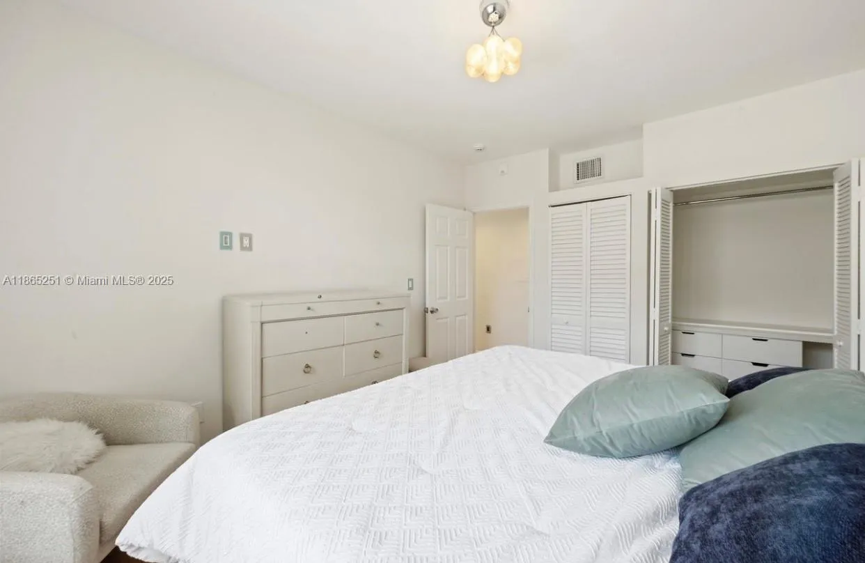 605 Euclid Ave, #204