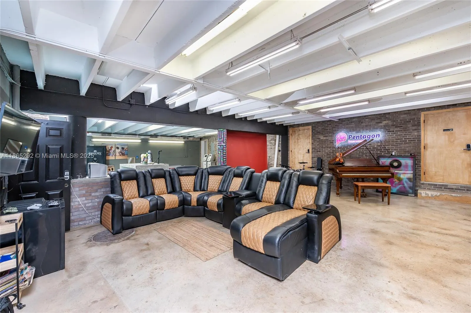 7025 NW 7th Ave