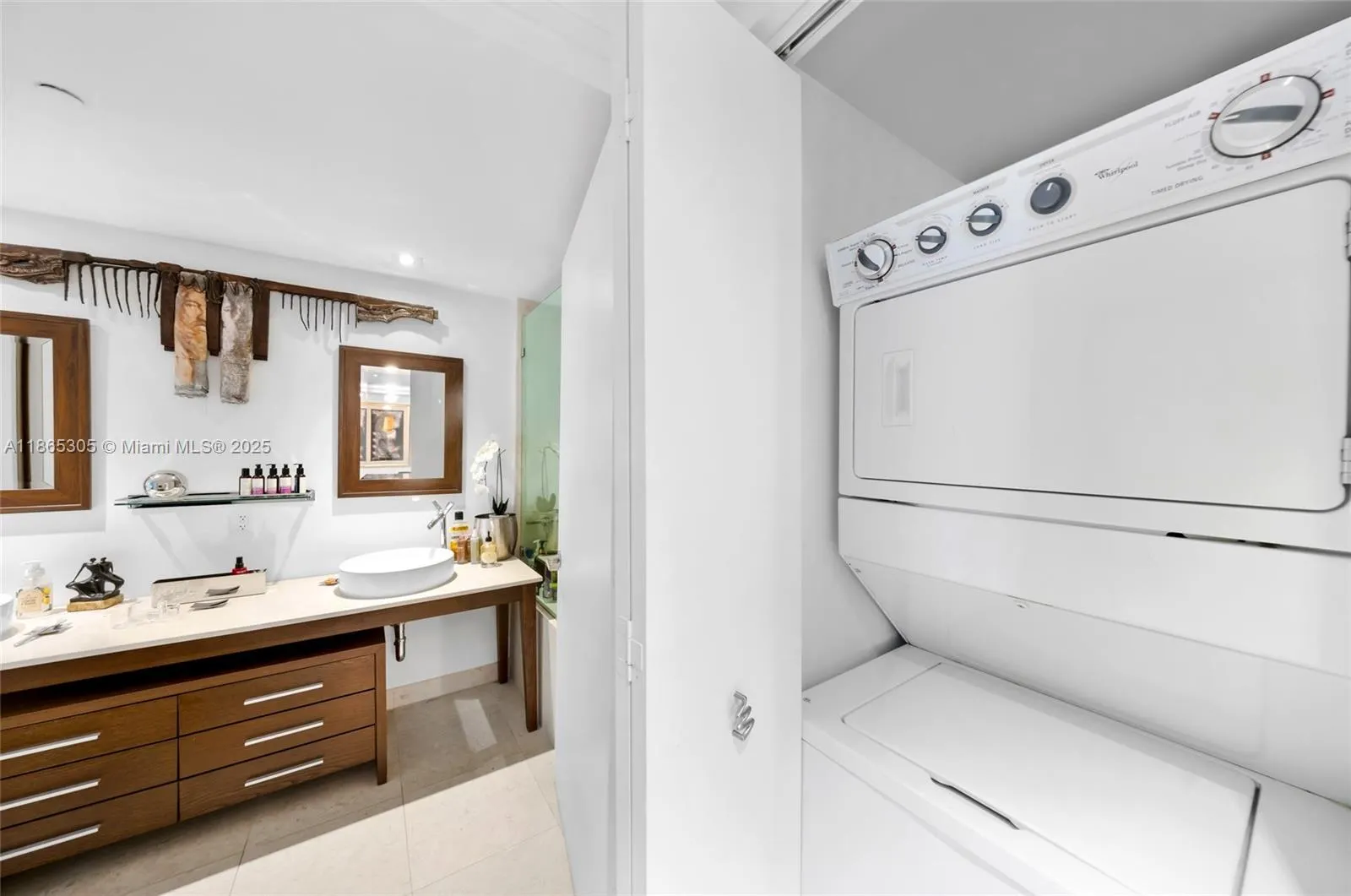 475 Brickell Ave, #712-714