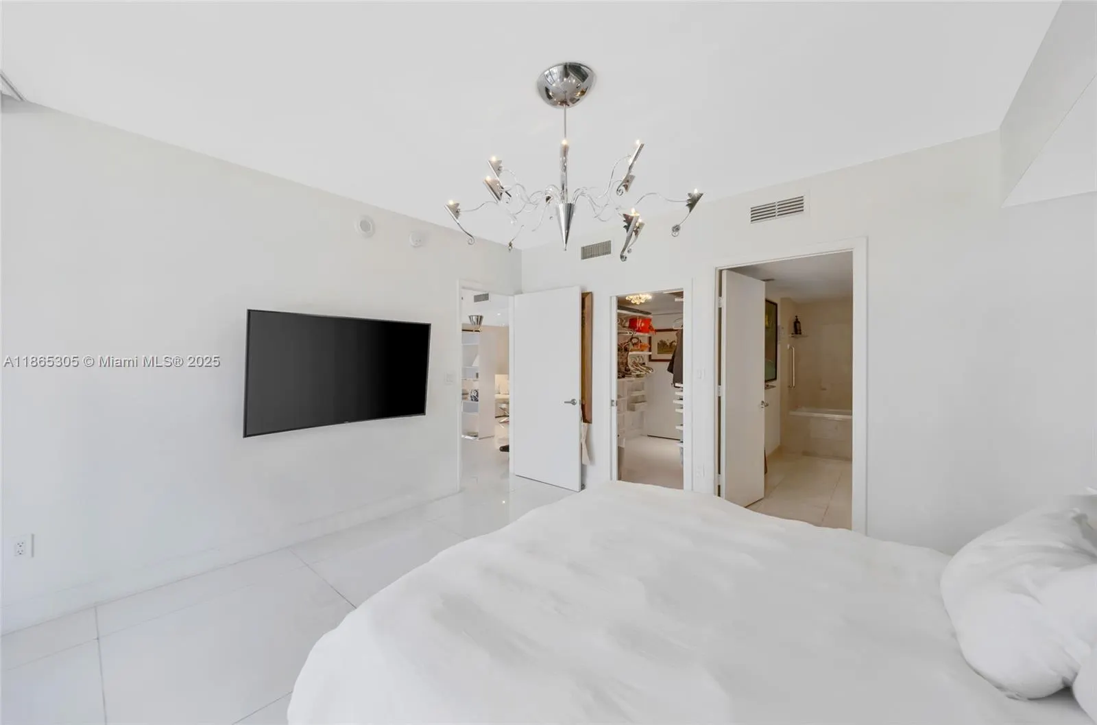 475 Brickell Ave, #712-714