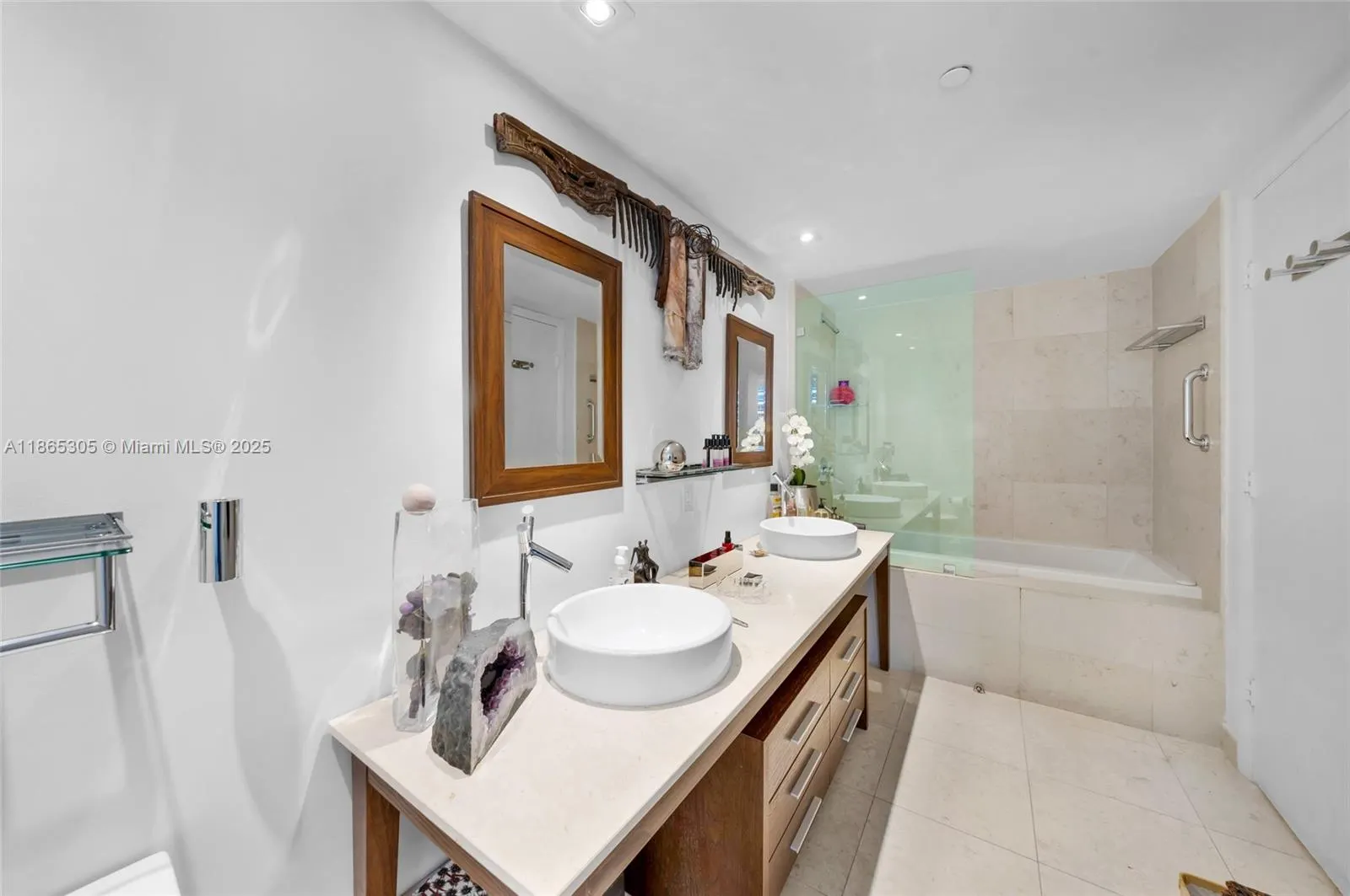 475 Brickell Ave, #712-714