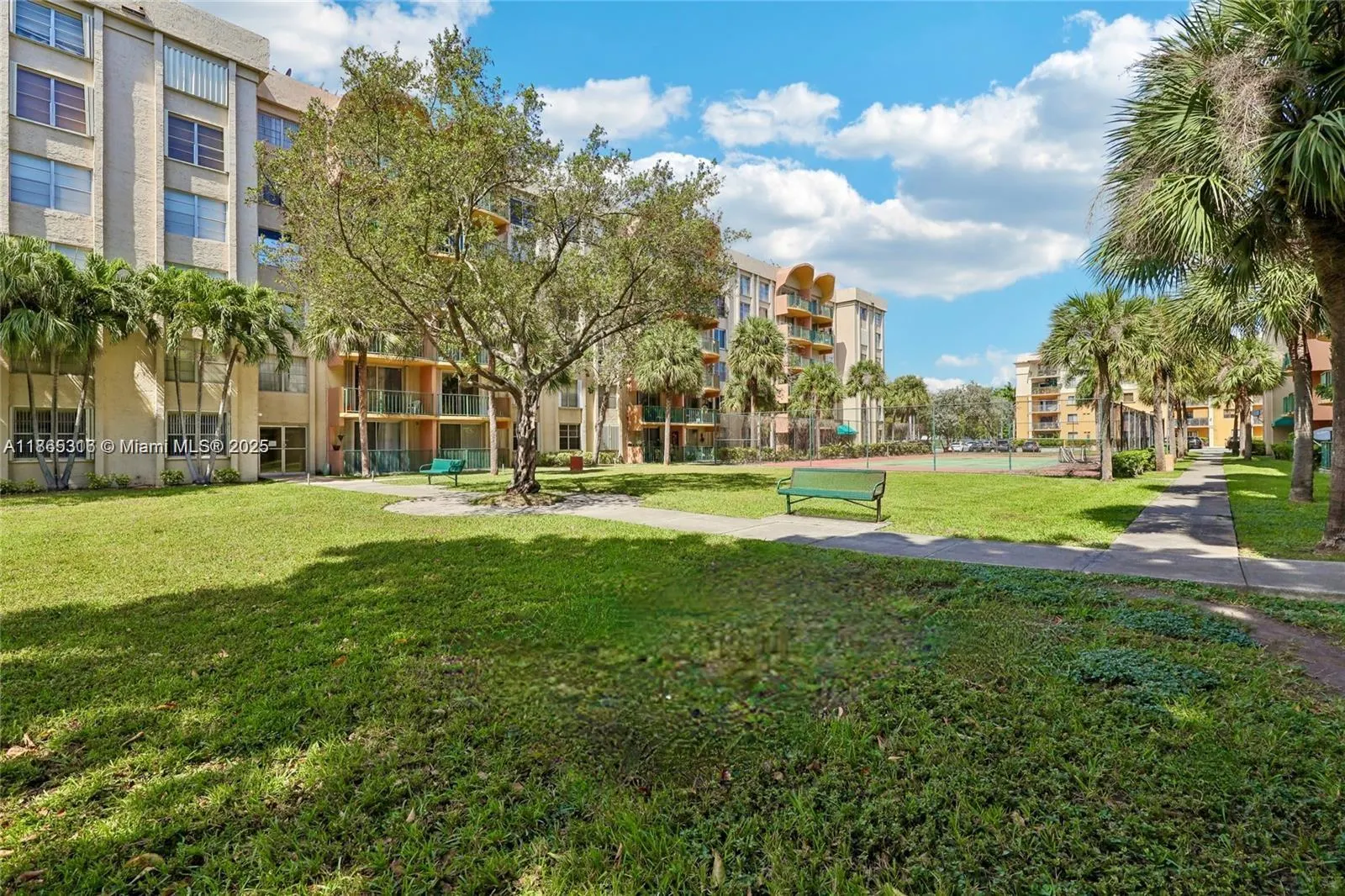 9360 Fontainebleau Blvd, #612