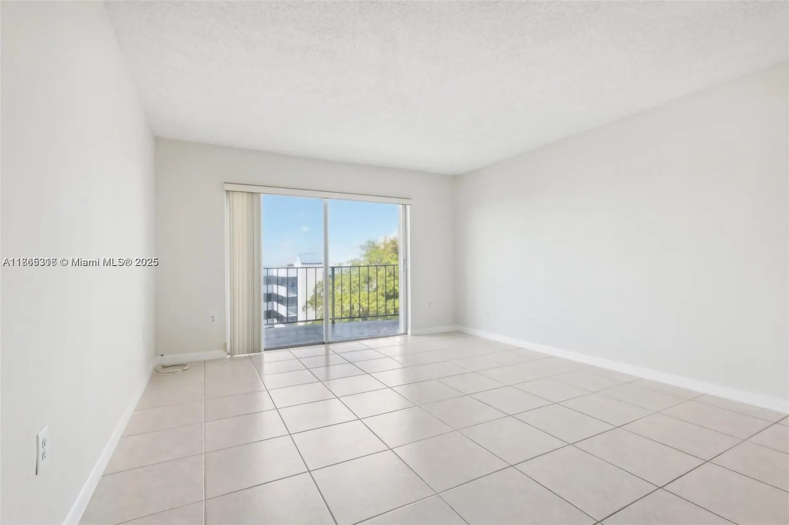 9360 Fontainebleau Blvd, #612