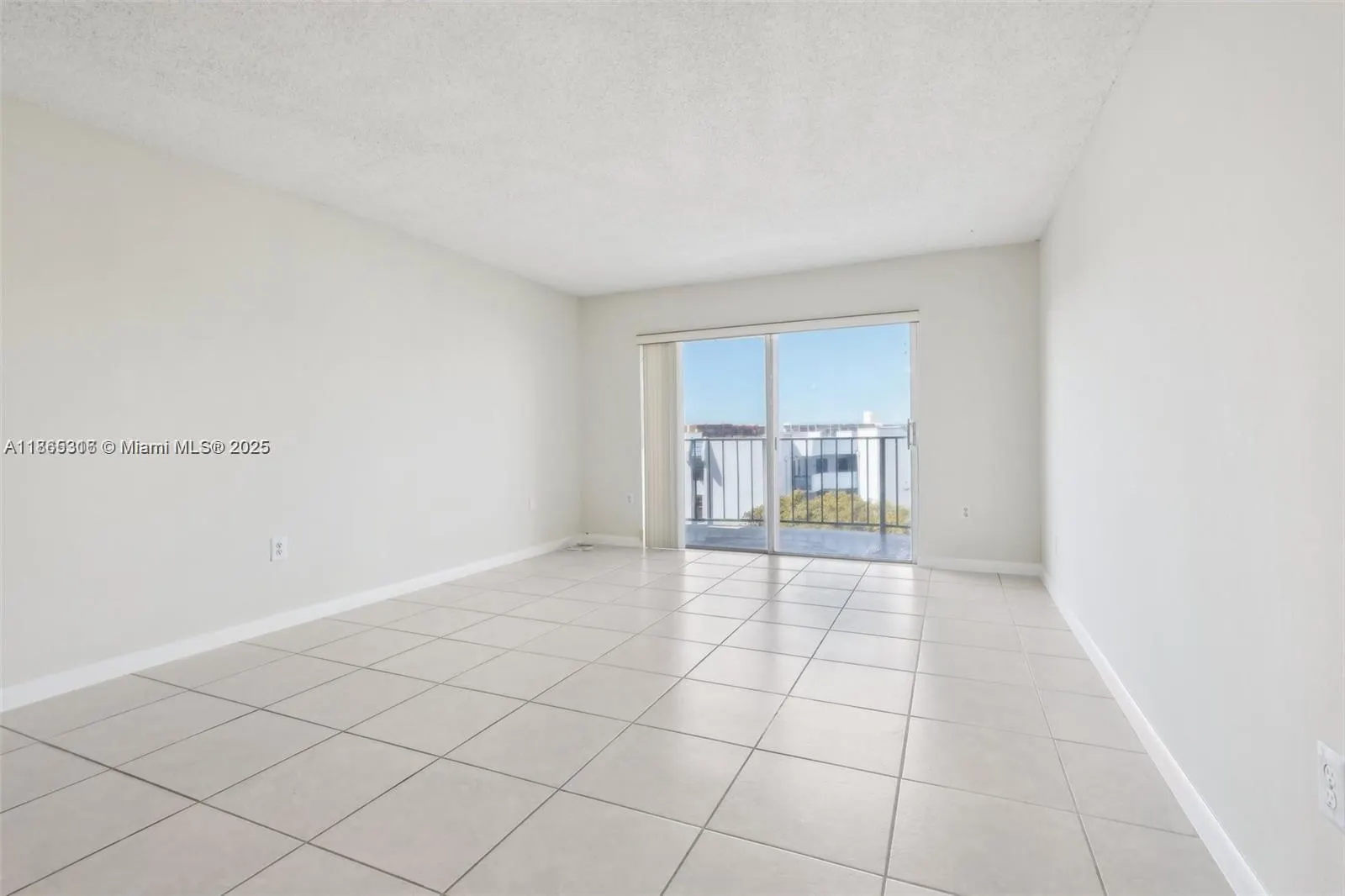9360 Fontainebleau Blvd, #612