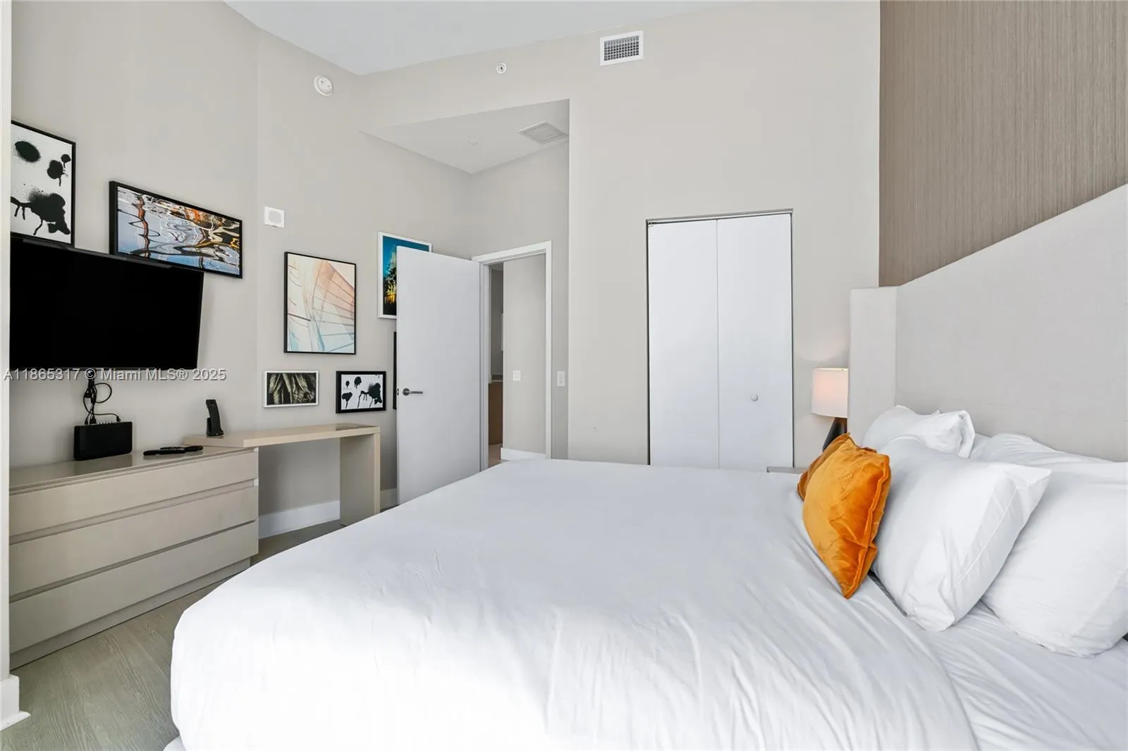 4111 S Ocean Dr, #702