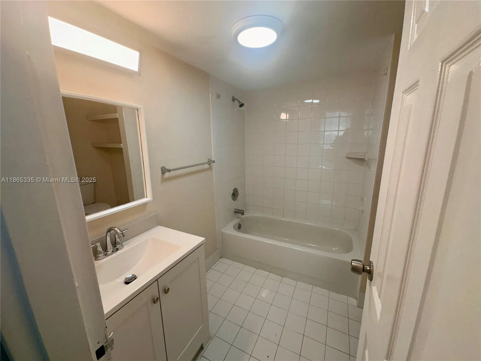 2935 NE 163rd ST, #3P