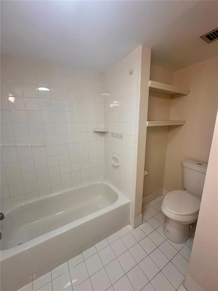 2935 NE 163rd ST, #3P