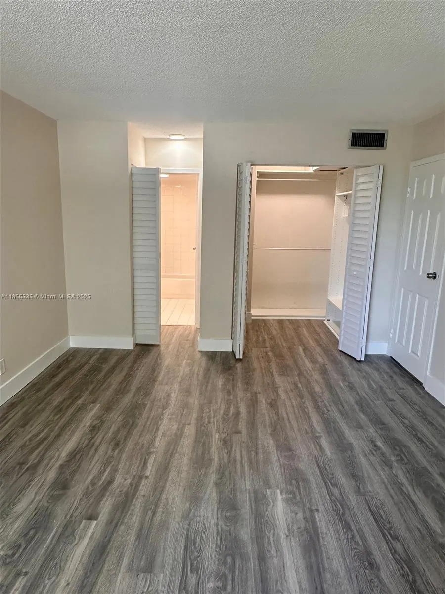 2935 NE 163rd ST, #3P