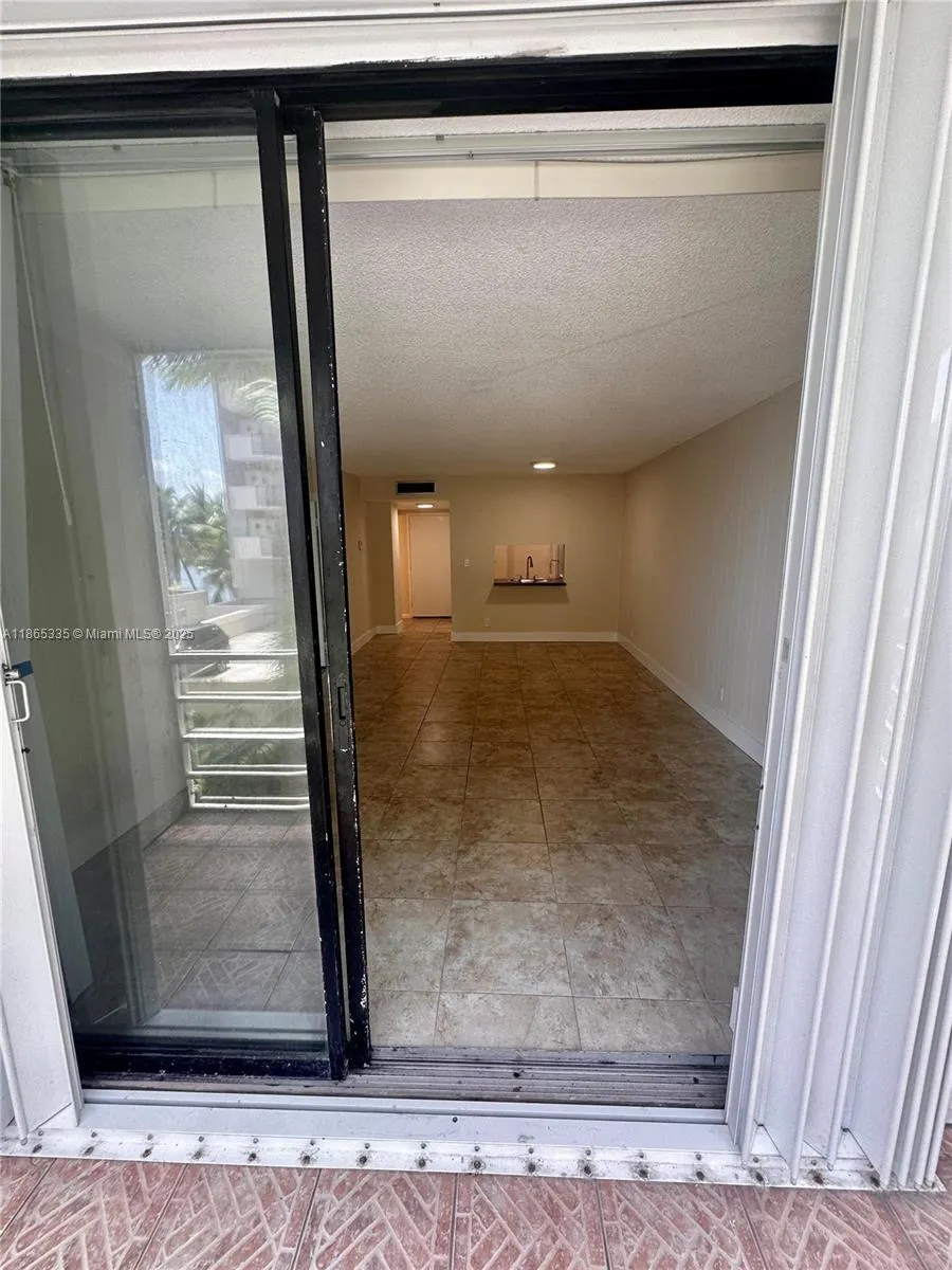 2935 NE 163rd ST, #3P
