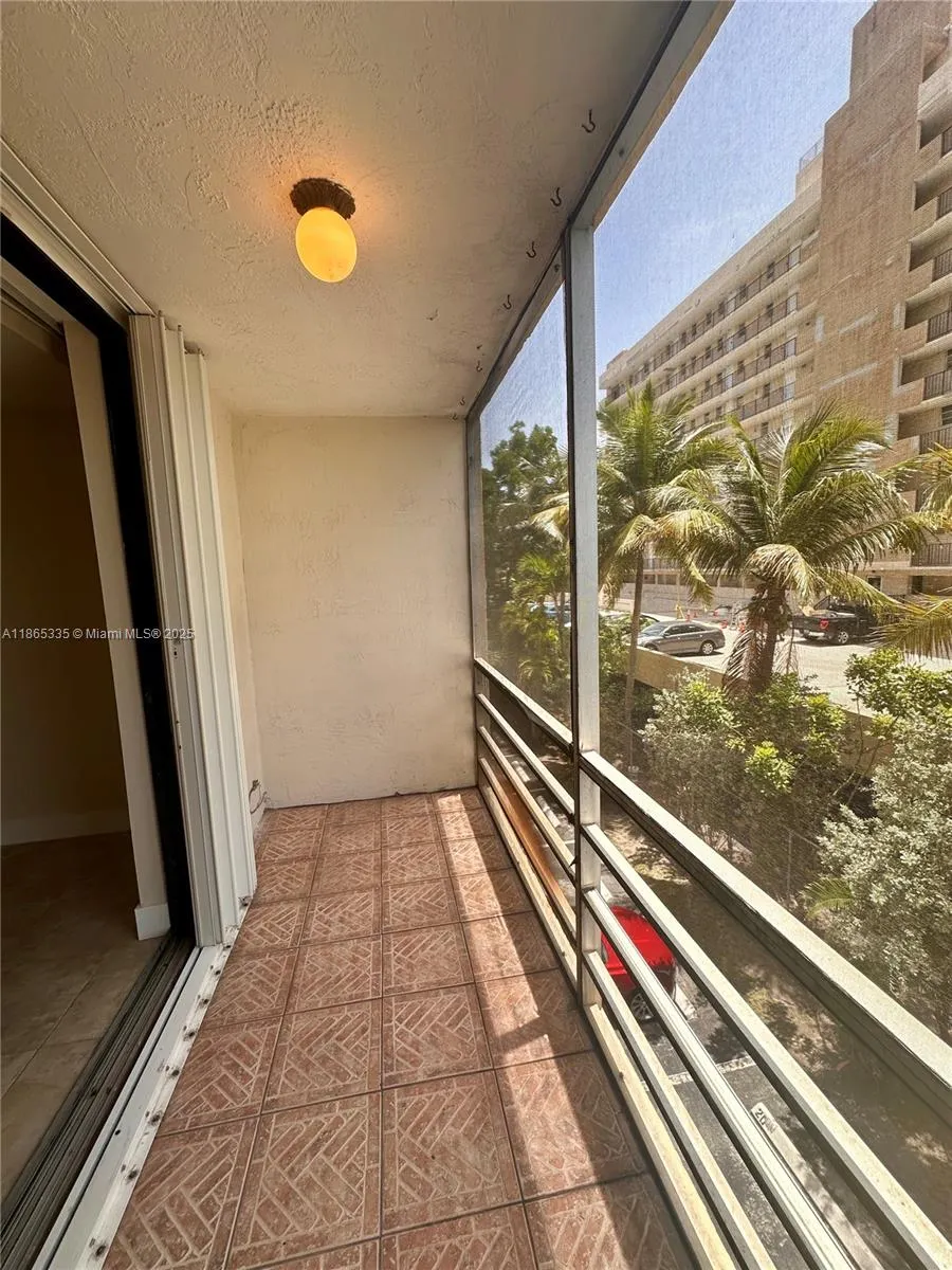 2935 NE 163rd ST, #3P