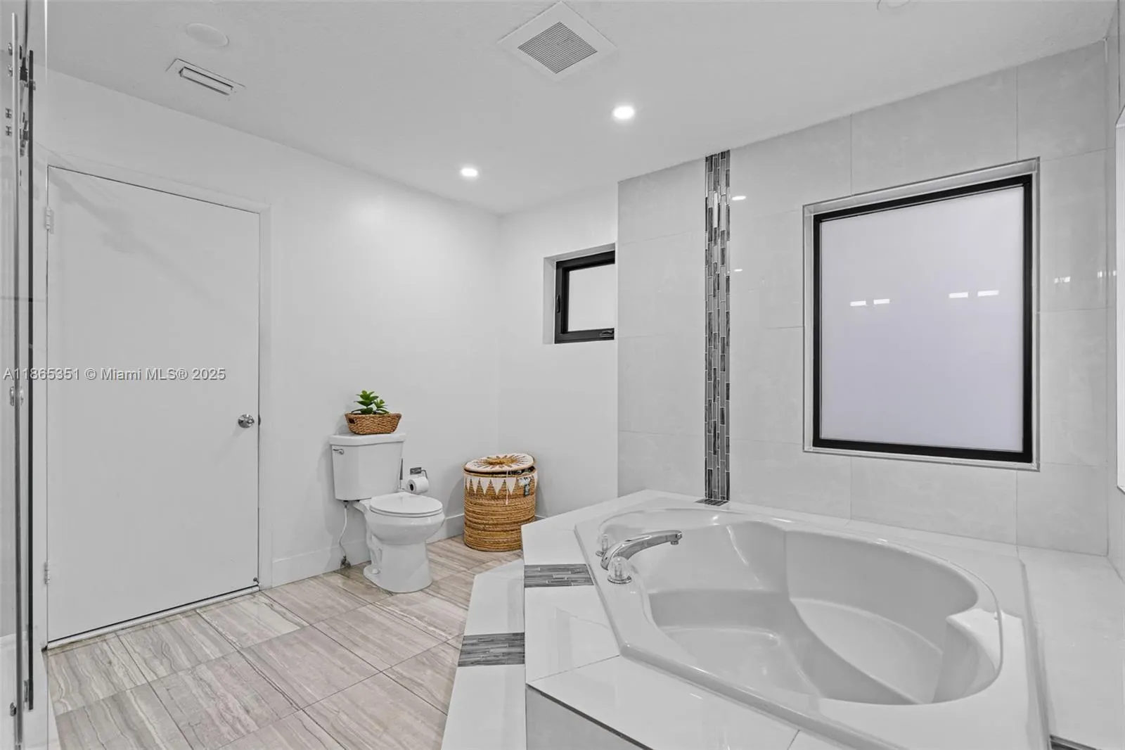 8705 NW 150th Ter