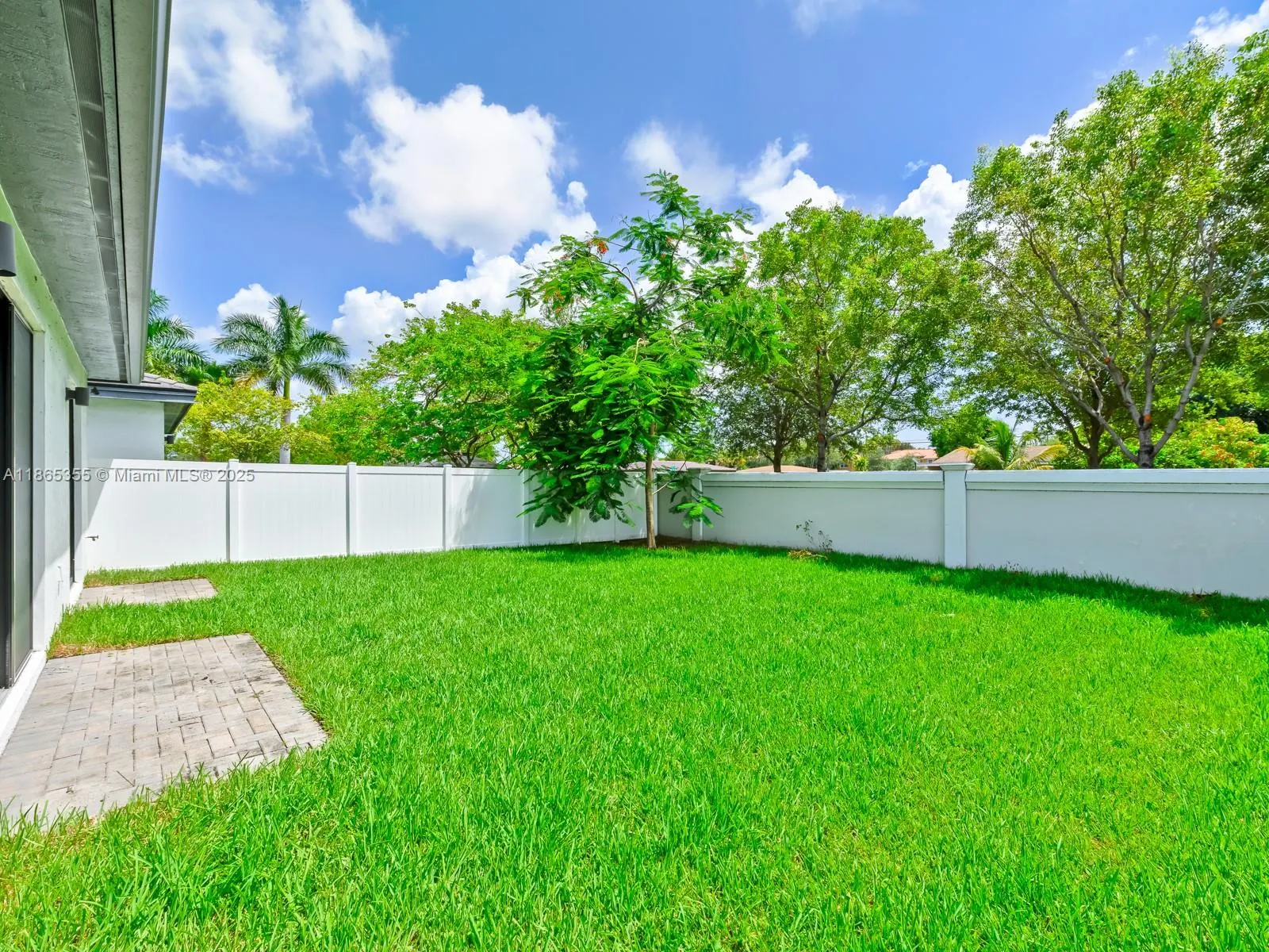 4924 Whispering Way